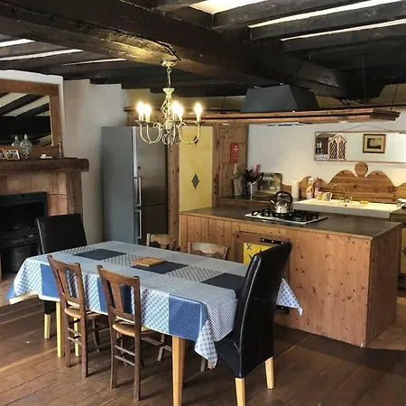 Bras D'or Rural By Farms & Lakes. * Bais (Mayenne)