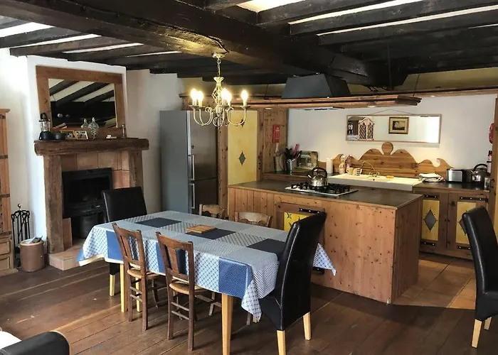 Bras D'or Rural By Farms & Lakes. * Bais (Mayenne)